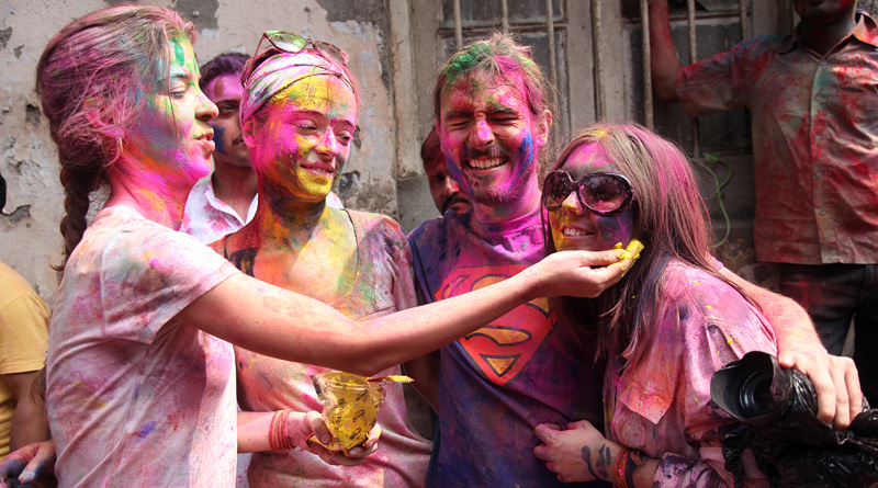 There are many dangerous side effects of Holi colours? Know how to prevent that | Sangbad Pratidin