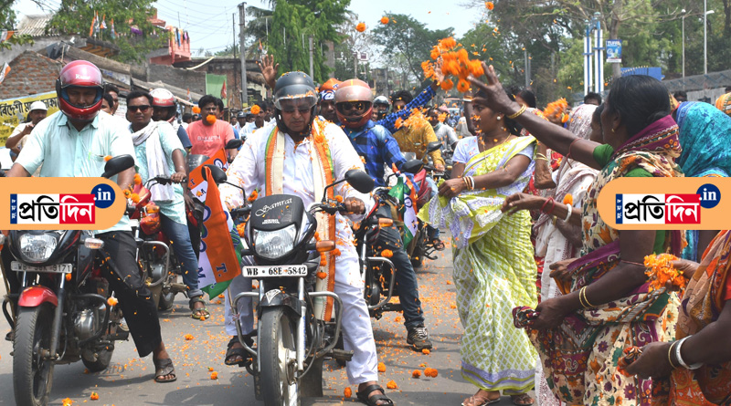 In Purulia Canditate files nomonation after travelling 23 km riding in bike