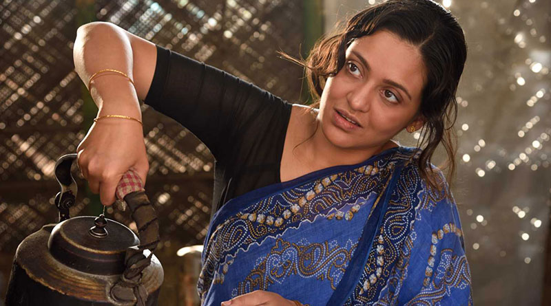 Priyanka Sarkar bags best actress award at Hyderabad Bengali Film Festival