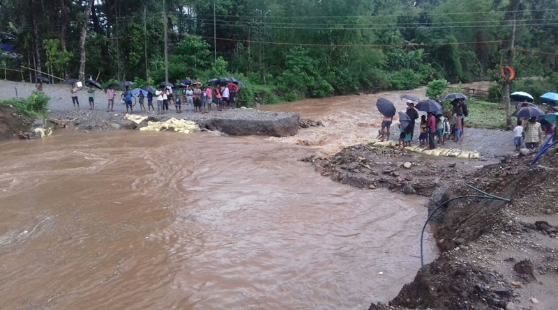 Dwarres disconnected with Siliguri, strong rains in north