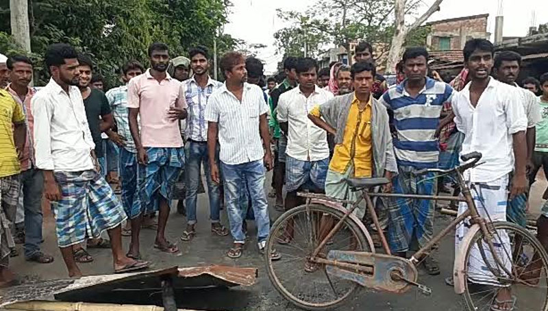 Protest in Bhangar after Red Star leader Alik Chatterjee’s arrest