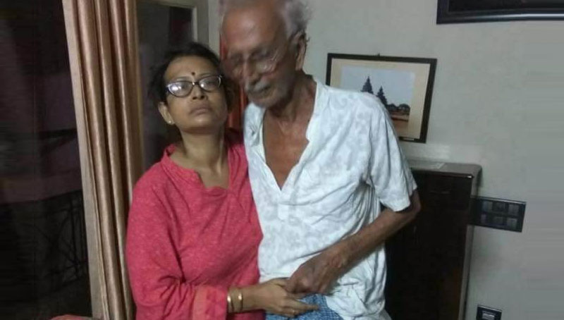 Ultadanga: WhatsApp unites lost man with family