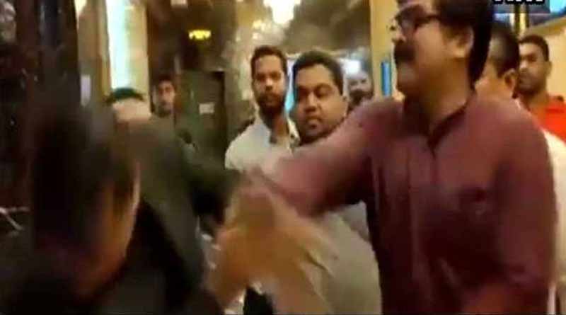 MNS goons thrash Pune theatre manager over popcorn price