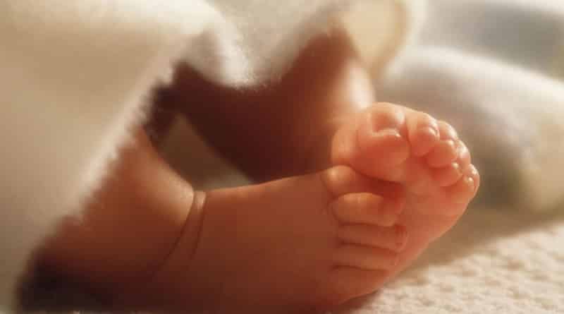 Mother complains of changing newborn inside the hospital,investigation started