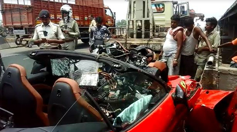 Speeding car crashes in Howrah, One dead