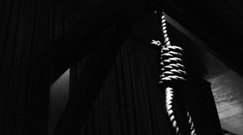 Housewife found hanging in Kolkata residence