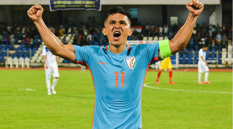Fan throws national flag for autograph, Sunil Chhetri disgusted