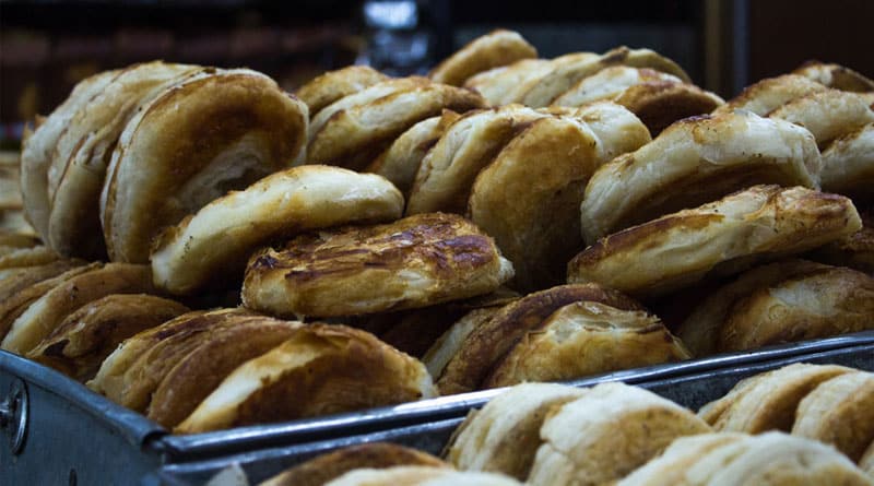fake cake biscuits flooding Burdwan market