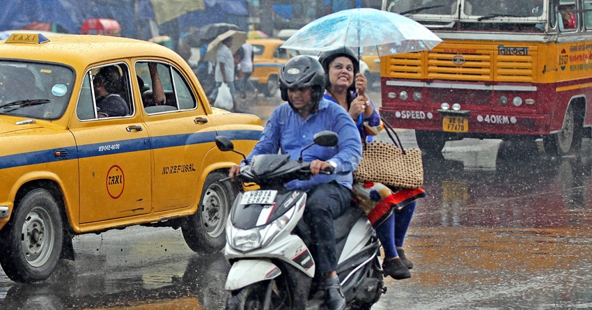 Kolkata hit by heavy rain, disrupting traffic in busy office hours