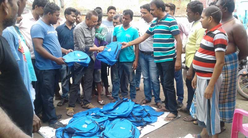 Burdwan: Man selling govt scheme bags held