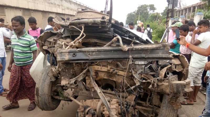 Vehicle turns turtle in Burdwan, 3 dead