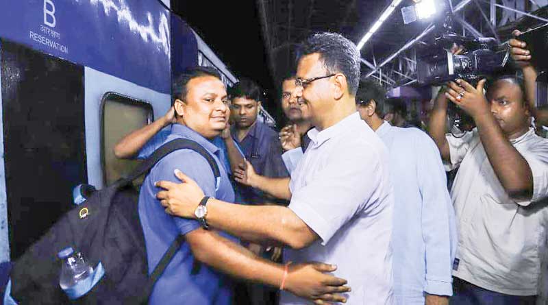 Bengal residents stuck in Kerala returns home