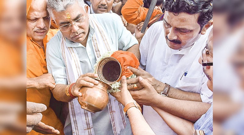 Atal Bihari Vajpayee’s ashes immersed in sea