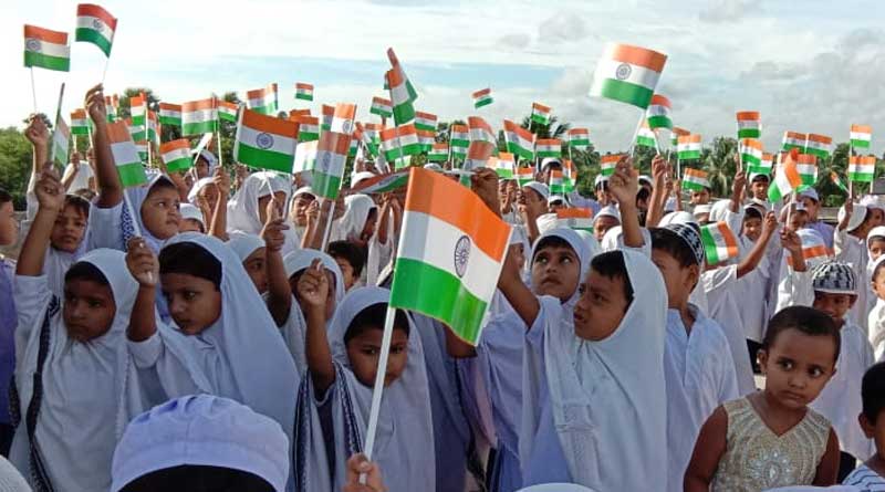 Modi-Mamata greet nation on Independence Day