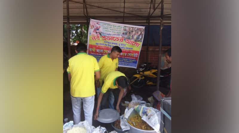 Murshidabad; a group Of youth feeding poor people in Kandi