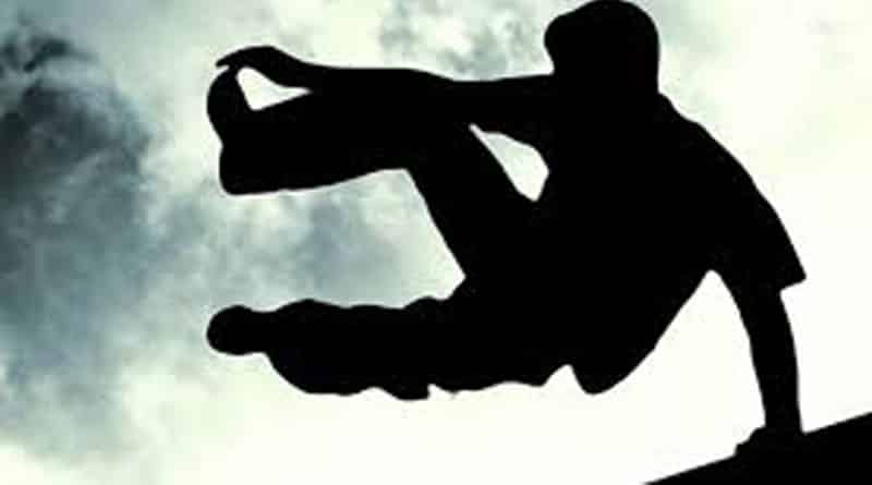 2 prisoners escape from police van in Tamluk | Sangbad Pratidin