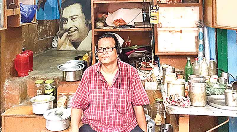 This artist recreates Kishore Kumar with magical voice