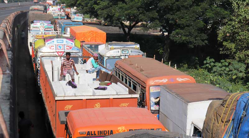 Burdwan: Truck driver beaten, others blocks road