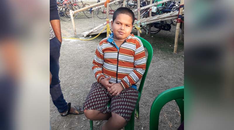 Boy returns wallet to it's owner