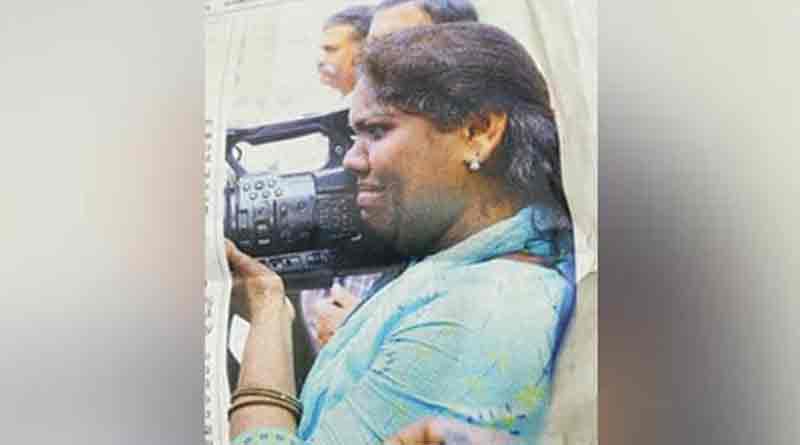 Heckled Sabarimala lady scribe's  pic goes viral 