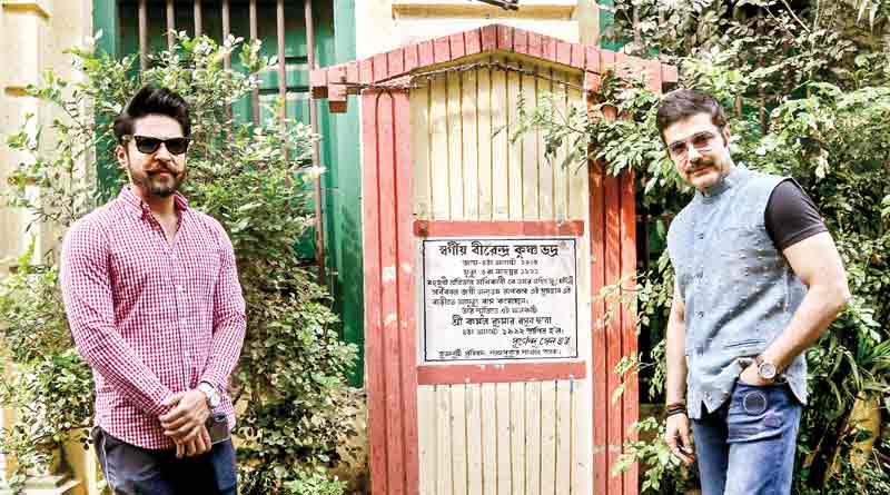 'Mahalaya' actor Prosenjit visit Birendra Krishna Bhadra's house  