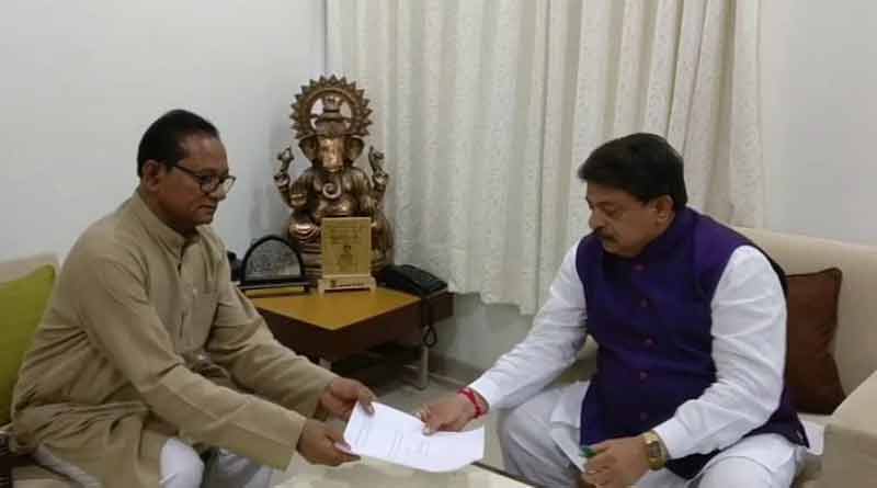 Two Gujarat Congress MLAs leave party