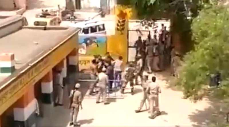 BSF opens fire in Shamli, one Naxal killed in Orcha