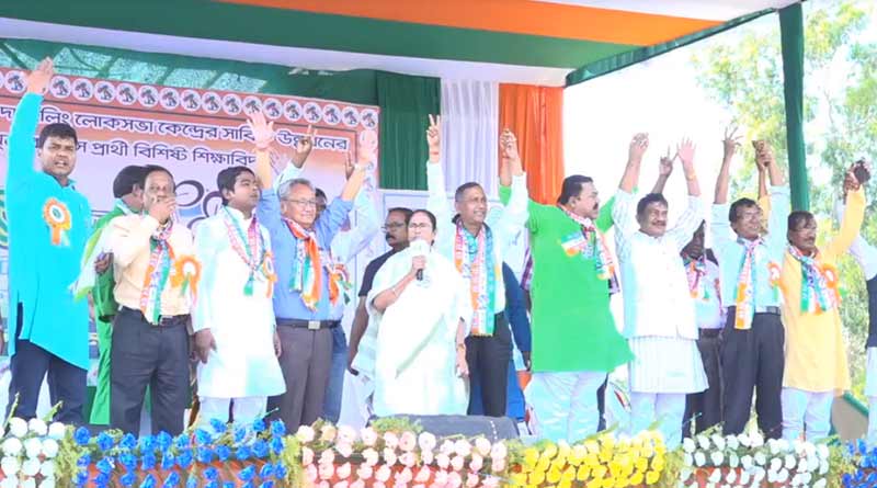Mamata Banerjee attacked Congress in an election campaign