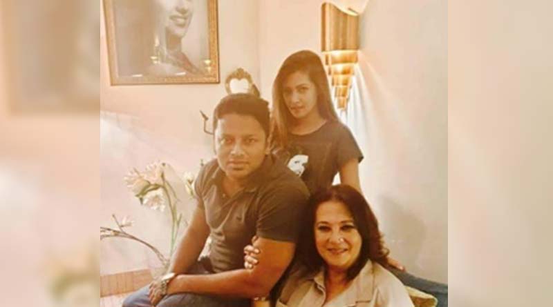 Anupam Hazra posts pic with Moonmoon and Riya Sen