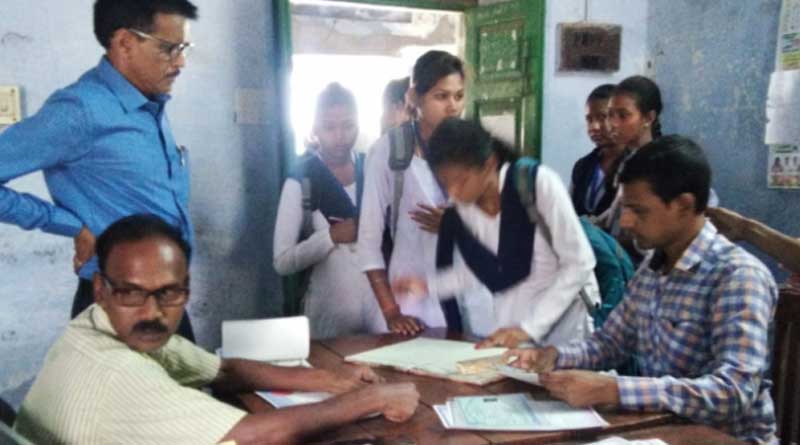 Almost half of the students of a school in Asansol fail in Madhyamik