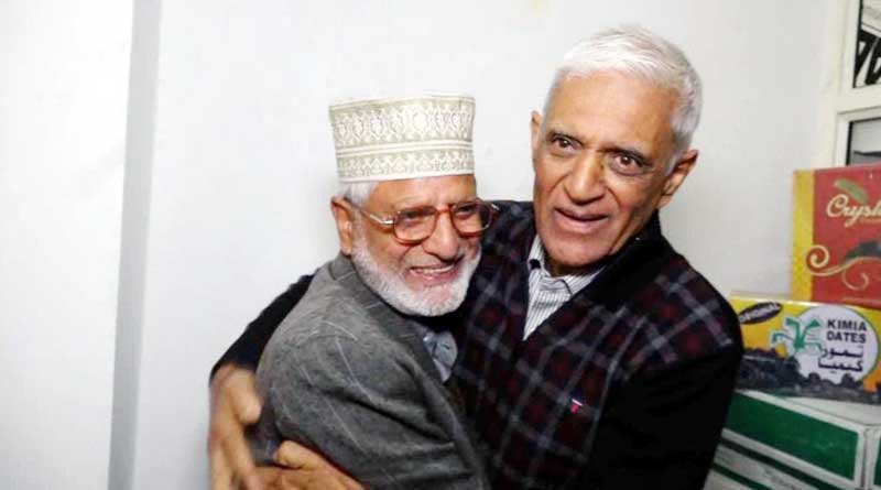 Kashmiri Pandit trader returns to Valley after 29 years.