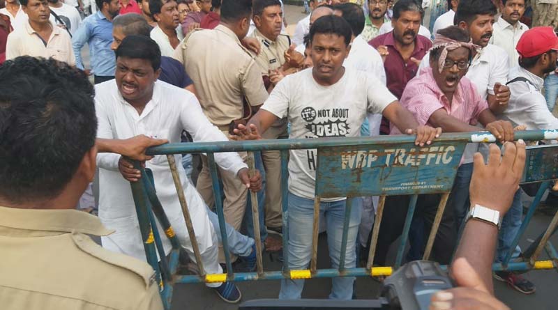 Police allegedly tried to stop peace rally of Left-Congress in Bhatpara
