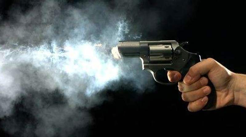 Shoot out at Kharagpur, 2 person injured | Sangbad Pratidin