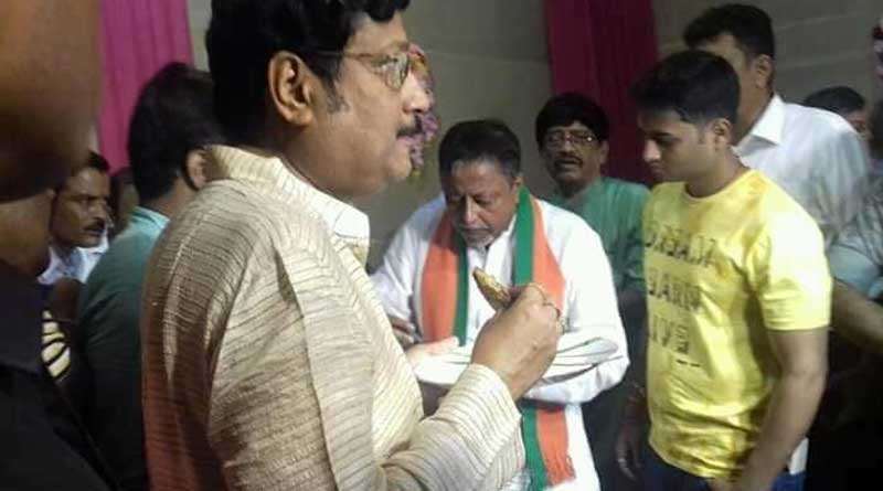 Mukul Roy, Sabyasachi eats together at Salt Lake, spark speculation