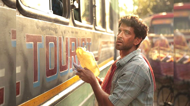 Hrithik Roshan shares Super 30 pic, highlights Anand Kumar’s struggle