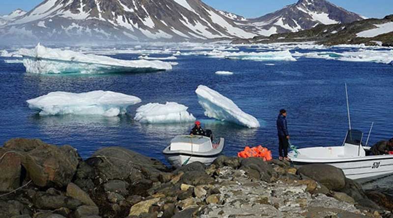 Record heat wave in Europe melts ice of Greenland