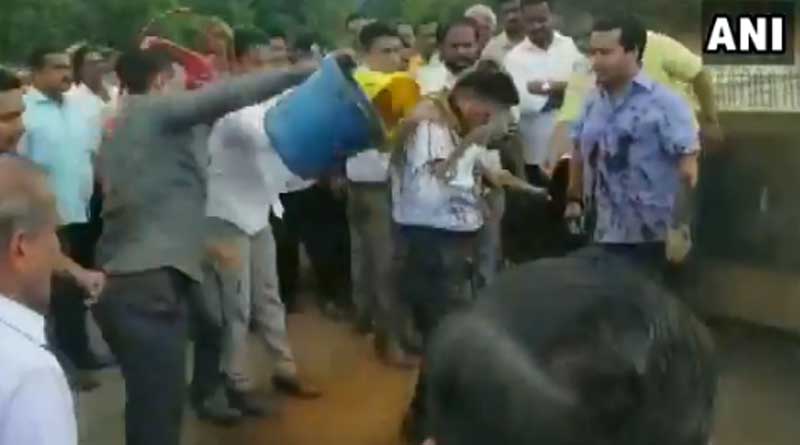 Former Maharastra CM’s son pours mud over engineer