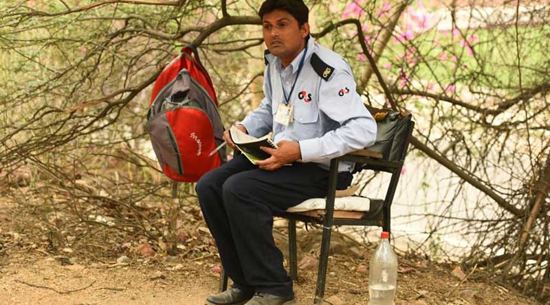 Security guard of JNU cracks admission test for graduation course