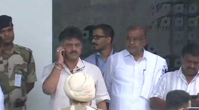 Row in K'taka: Congress leader Shivkumar stopped to enter Mumbai hotel