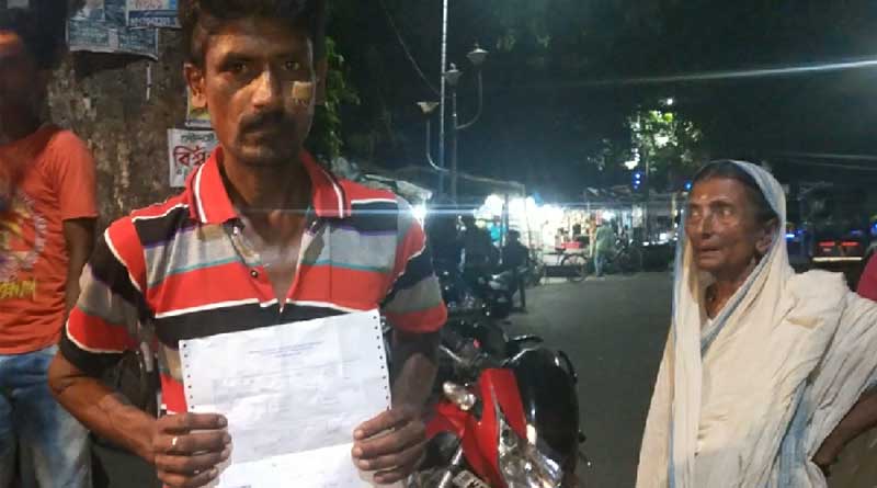 Rickshaw puller allegedly beaten by mobile shop owner in Bongaon.
