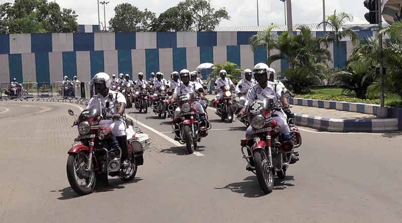 kolkata police use tablo to promote safe drive, save life in 15th august