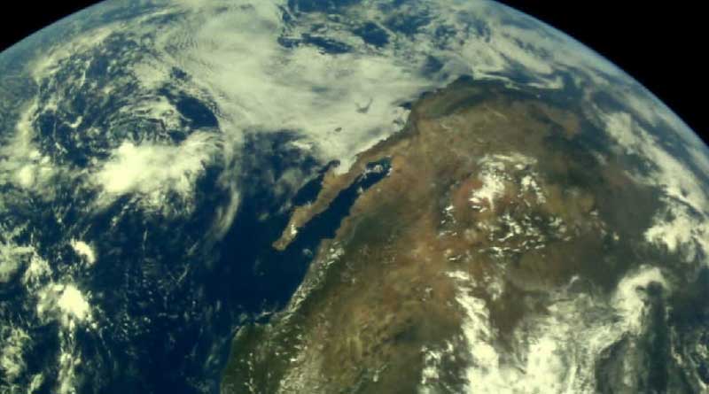 Chandrayaan 2 takes pictures of the Earth, ISRO releases those