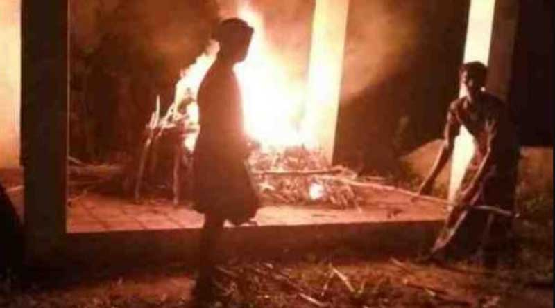 Muslim men help in Hindu girl's cremation in Varanasi