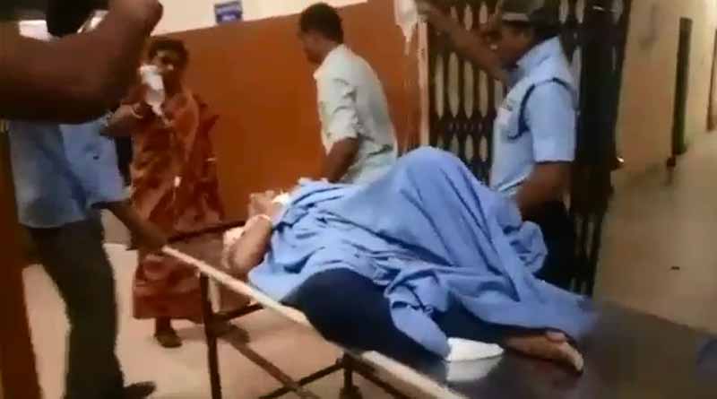 A woman daily passenger has been stabbed by male passenger in Kalyani