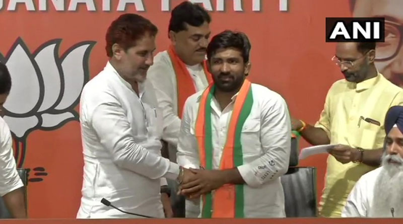 wrestler Yogeshwar Dutt, hockey player Sandeep Singh join BJP