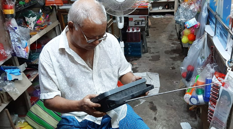 Durga Puja 2019: Old radio set of the shelve for Mahalaya