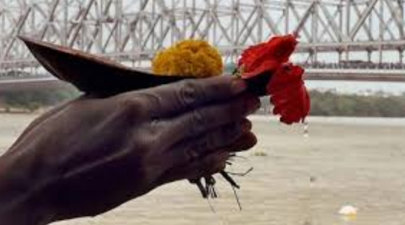 Know what does the ritual of Tarpan on Pitripaksha mean । Sangbad Pratidin