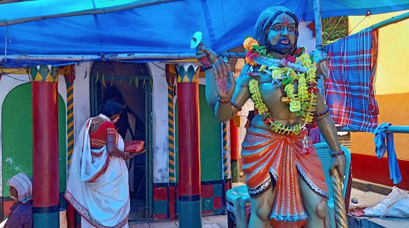 Death of Mahishasura makes Durga sad at Kulti in Pujo