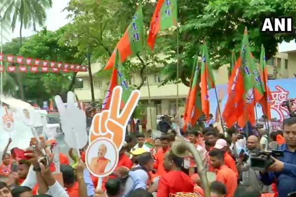 maharashtra-BJP-celebrates