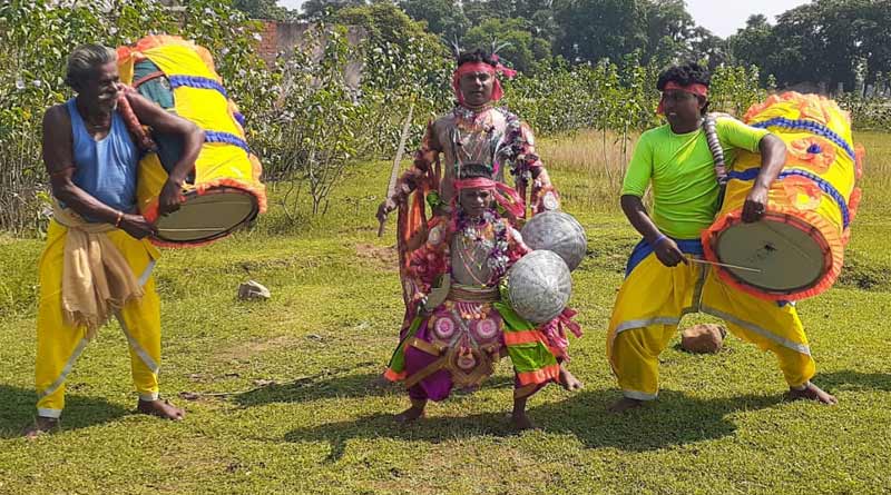 84 years old Hariram Kalindi in Purulia still performs tradiational Natua dance